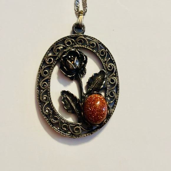 Jewelry - 💗💗💗Vintage estate sale Black Rose Pendant Necklace Orange Gemstone (untested).